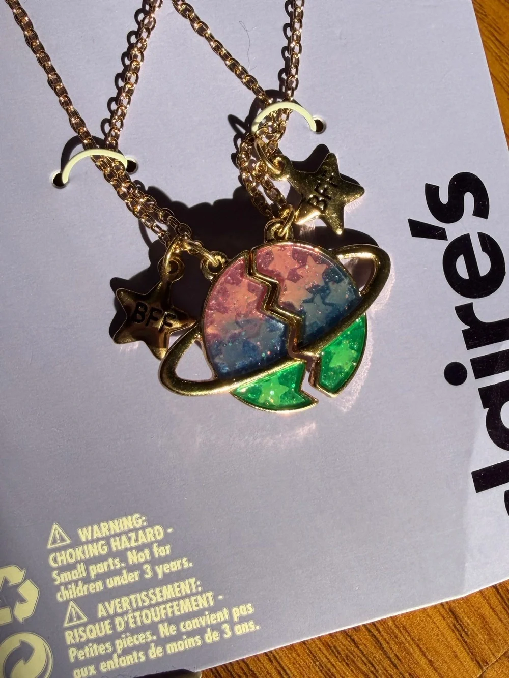 NWT-Claire's Glow-In-The-Dark Best Friends Planet Necklace Set